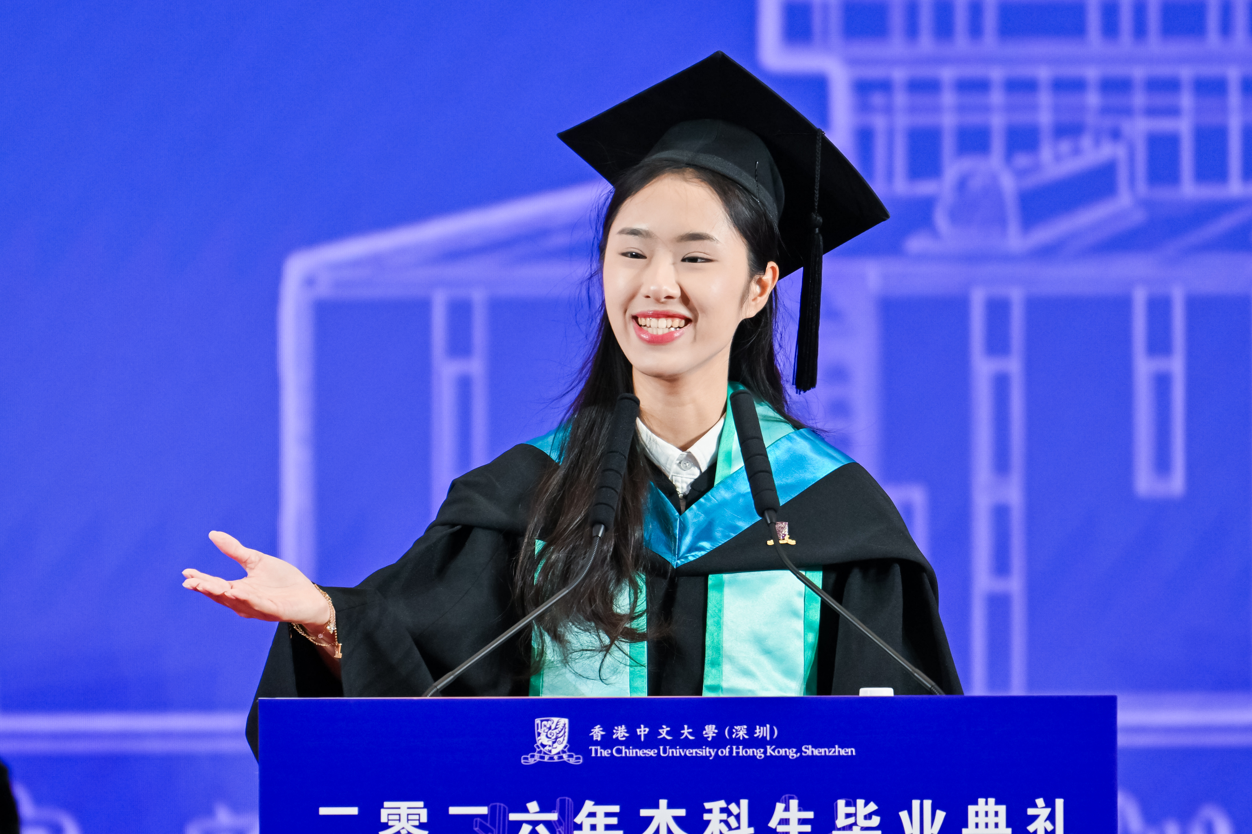 毕业生代表林采薇演讲