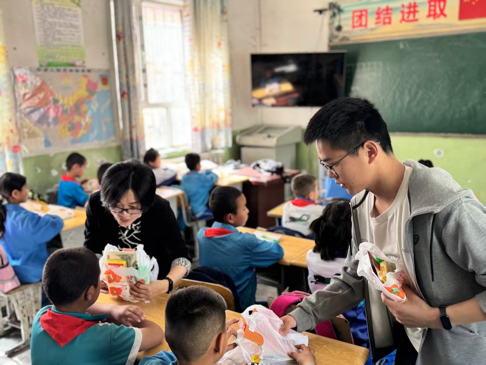 默默奉献的援疆团队。受访者供图