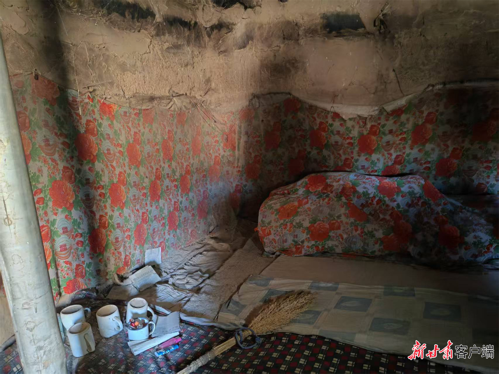 王银吉家当年治沙住过的地窝棚　新甘肃&middot;甘肃日报记者　周丹波　摄