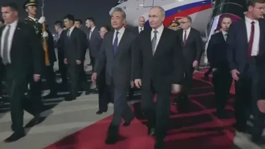完整视频：中方在机场为普京举行欢迎仪式