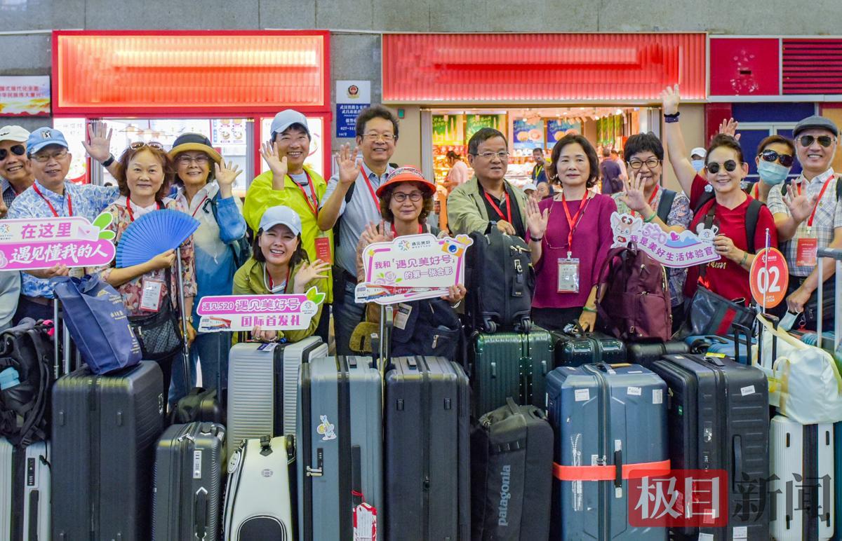 踏上新旅程,旅客开心