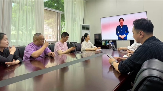 全球首创!杭州地铁上线手语播报服务 助力听障人士便捷出行
