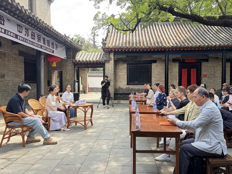 “陪着妈妈游邹城”——“循迹・孟母”中外母亲孟府沙龙圆满举办