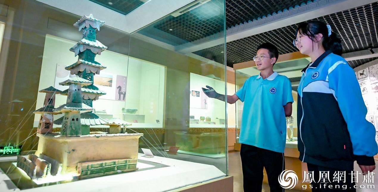 学子走进雷台汉文化博物馆，探寻千年汉韵文脉。