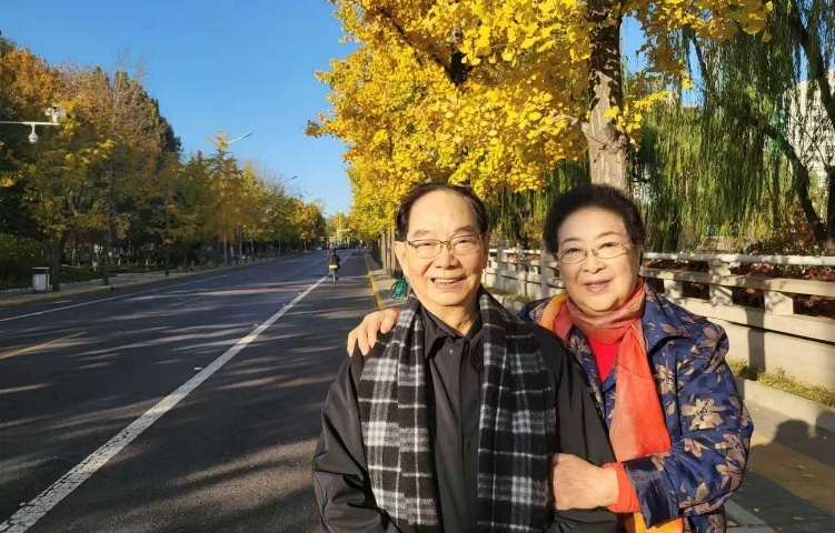 周尔均、邓在军夫妇 (资料图片)