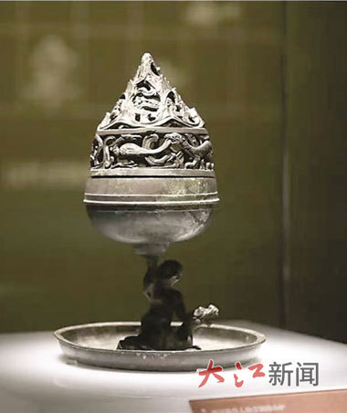 西汉骑兽人物青铜博山炉