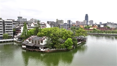 南湖之畔的杏花楼犹如闹市中的明珠