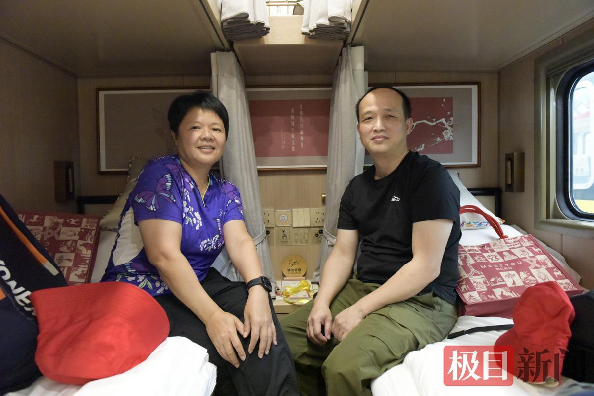 踏上新旅程,旅客开心