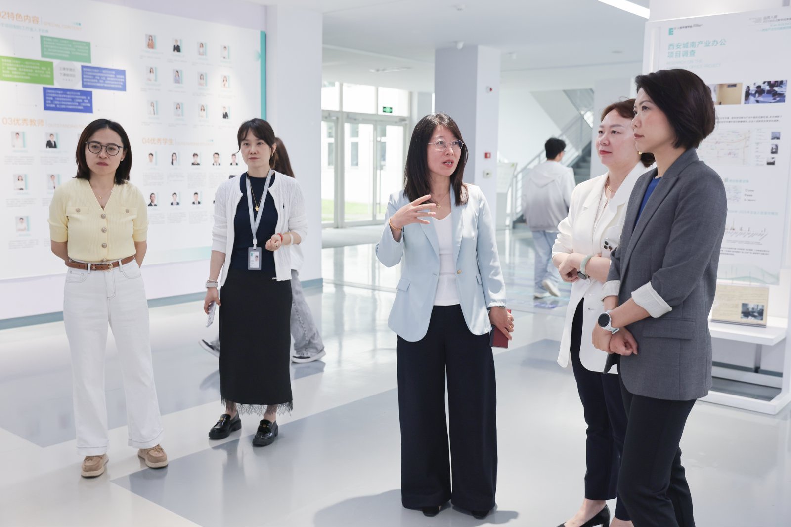 参观人居环境学院学生参与高力国际真实项目展览