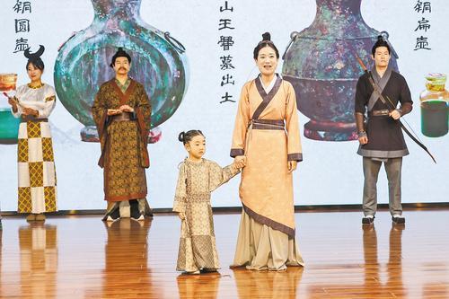 5月16日，河北博物院推出“物载文明 博汇万方”主题活动。图为活动现场。河北博物院供图