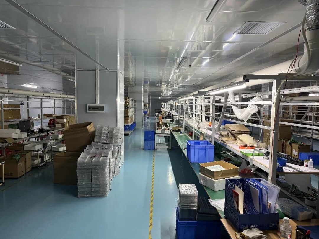 赣州侦破一起特大假冒注册商标案现场查扣假冒品牌手机63万台