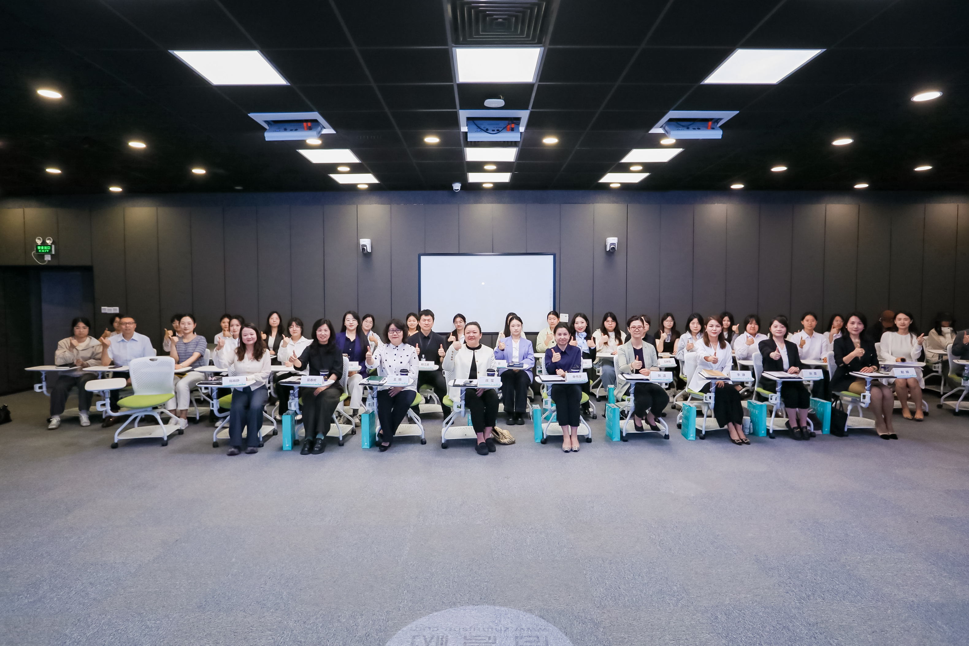 西安欧亚学院与曲江文旅共建商学院正式揭牌！
