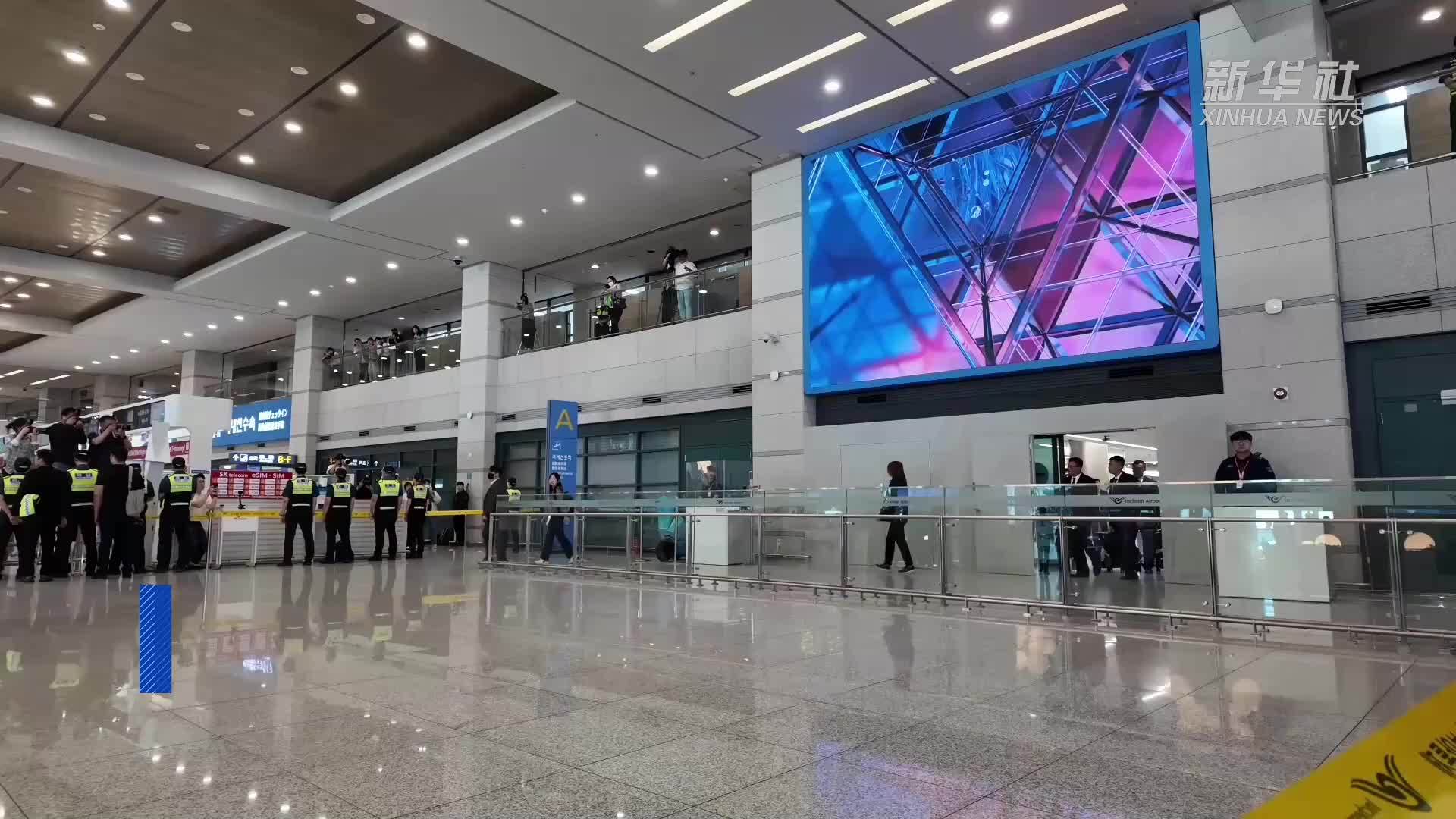 视频｜朝鲜我故乡女足抵达韩国参赛