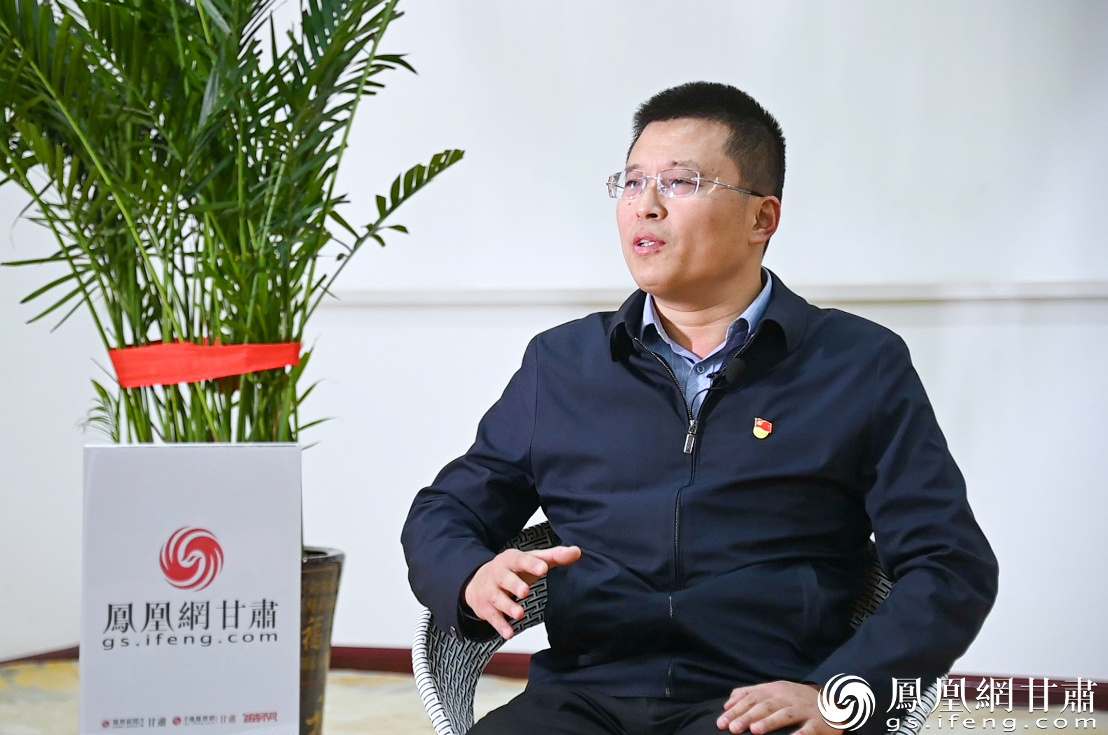 范景鹏讲述王进喜为蒙冤干部平反的故事 李德宇 摄