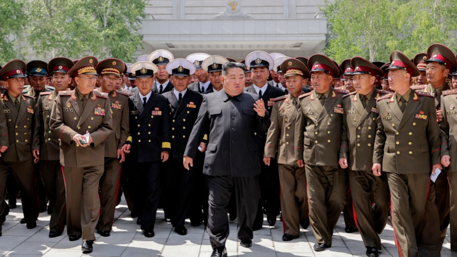 金正恩下令:加强朝鲜南部边境一线部队,把边界筑成坚不可摧的要塞