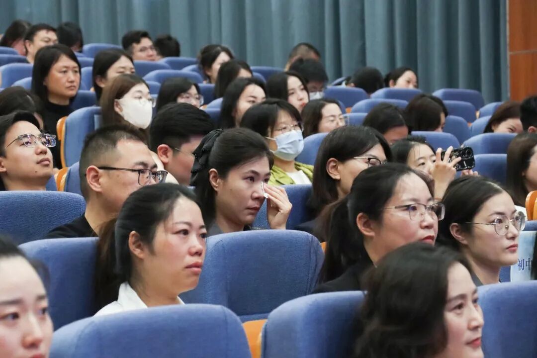 “老班”的春天:徐州首届班主任文化月启幕,让尊师重教不止于口号