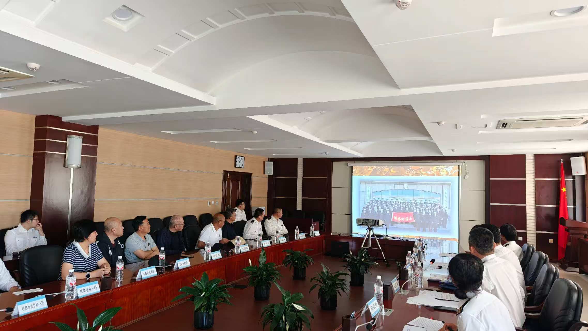 党建铸魂守国门 薪火相传续华章｜绥芬河海关以荣休仪式传承初心使命 赓续国门奋斗精神