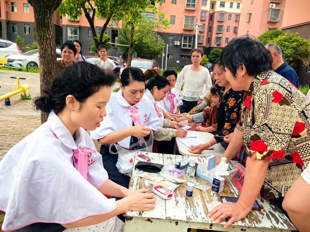 黎川：公益体检进小区，居民家门口享健康