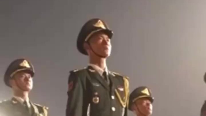与普京专机同框，中国军人引俄媒盛赞