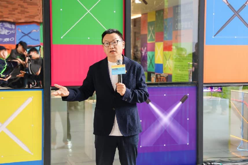 图9西安欧亚学院董事长胡建波教授开幕式致辞