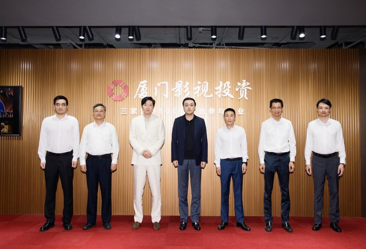 郭京飞加入厦门影视投资集团 何俊楠出席颁发合伙人证书