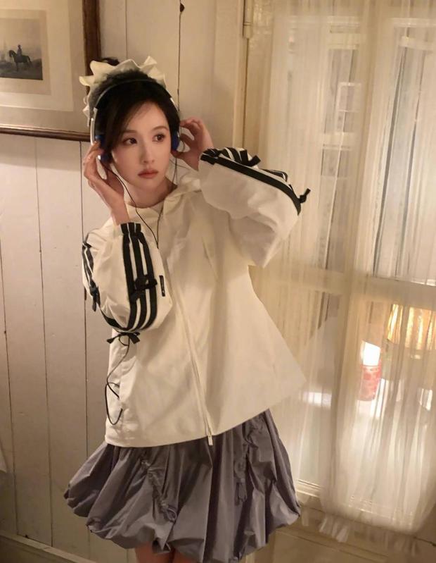 陈都灵宛如偶像剧的女主角。