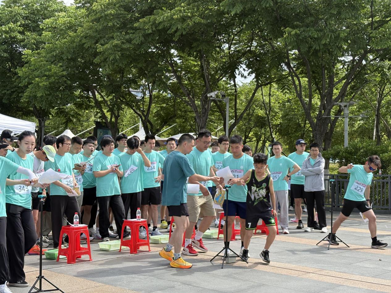 跑进植物园 丈量智慧路：镇海“雄镇&middot;经纬杯”定向越野赛火热举行