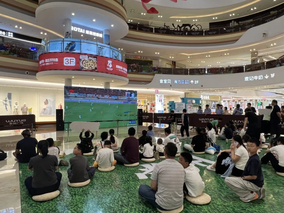 球场烟火两相宜!金坛市民沉浸式围观苏超对决素材3 (1).jpg