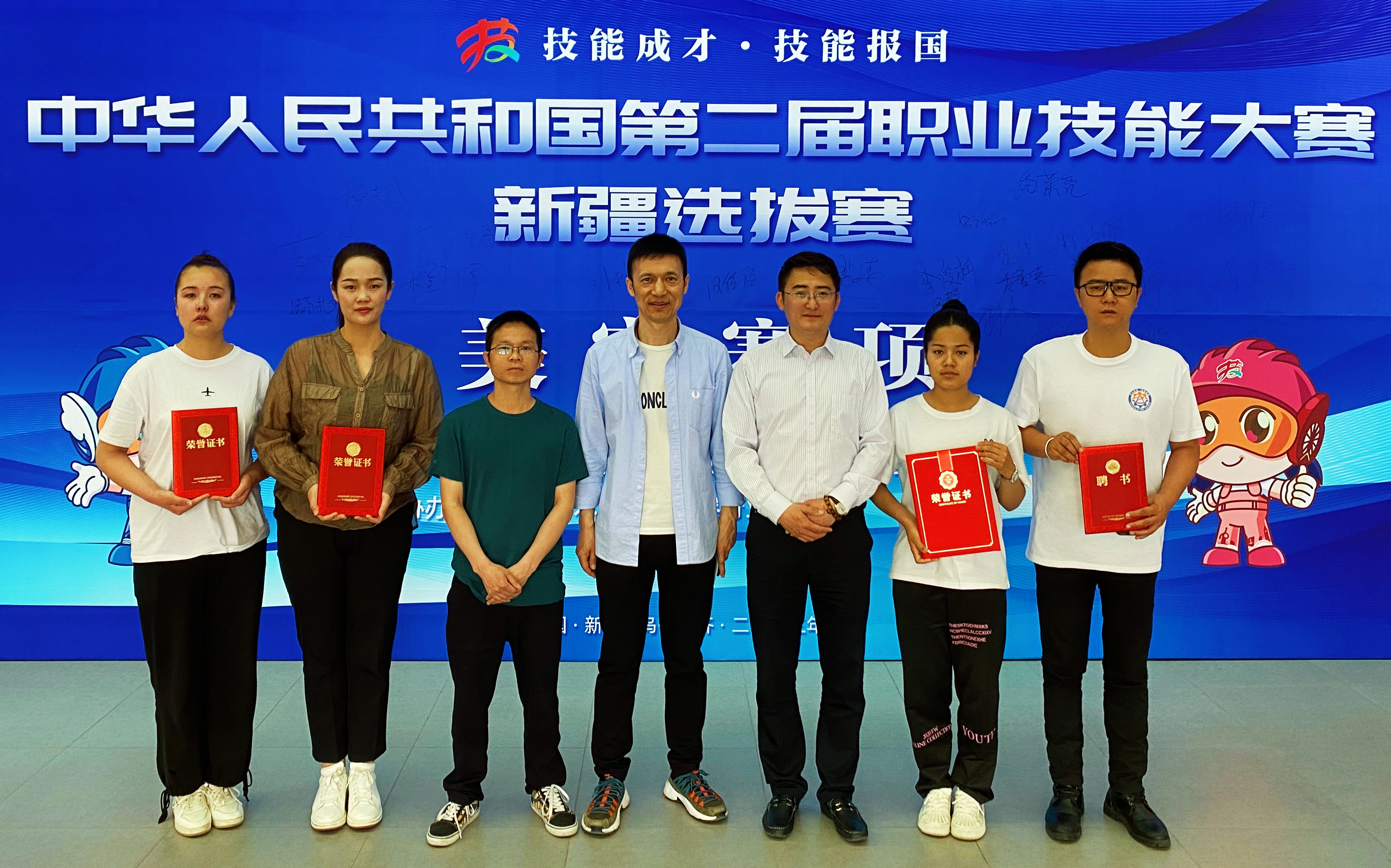 默默奉献的援疆教师们。受访者供图