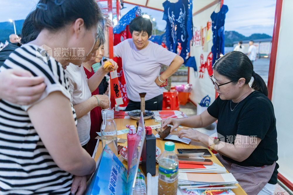 江西金溪：文化惠民活动进社区（图）