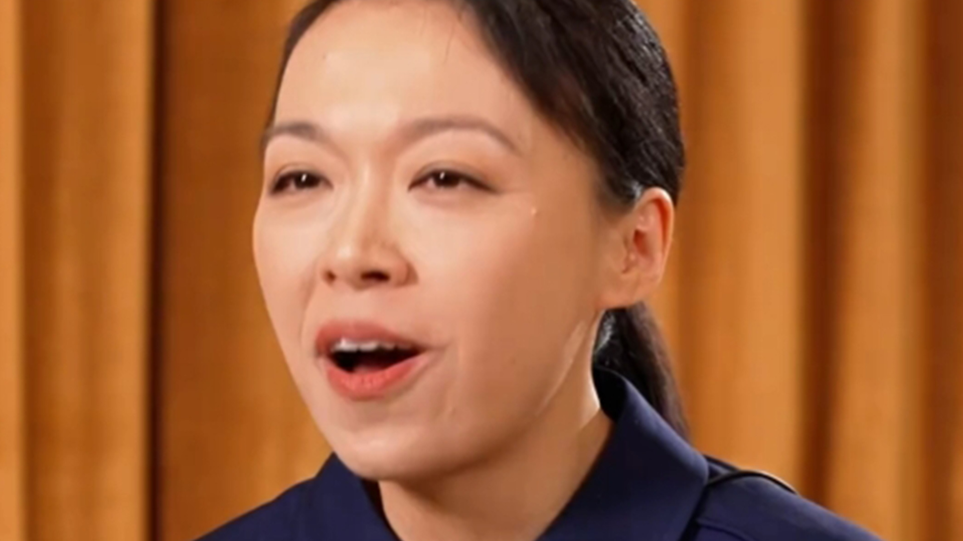 从香港警队到太空，黎家盈告诉孩子们：妈妈要去“大家庭”工作