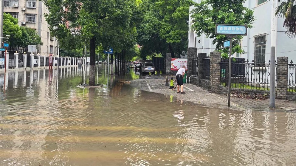特大暴雨破纪录！荆州：停工、停产、停业、停运、停课