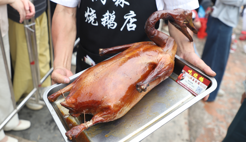 大岭山烧鹅：东莞美食符号的溯源与突围
