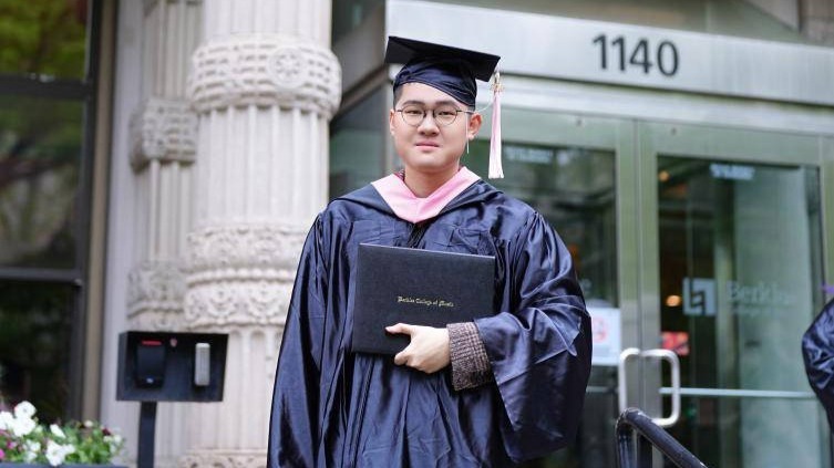 唱作人崔远博伯克利音乐学院毕业典礼暨新专辑官宣 7月15日发行