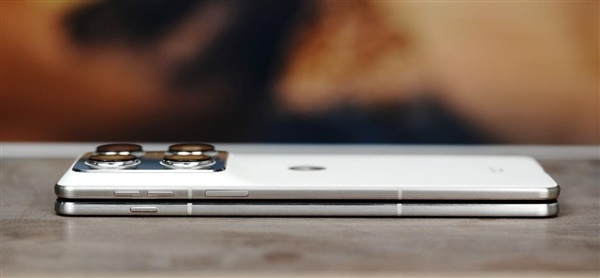 联想moto首款大折叠手机!moto razr fold图赏