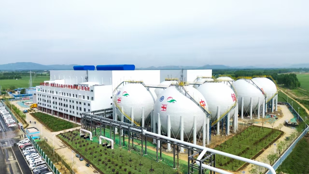 中储国能300MW盐穴压缩空气储能电站。新华社发