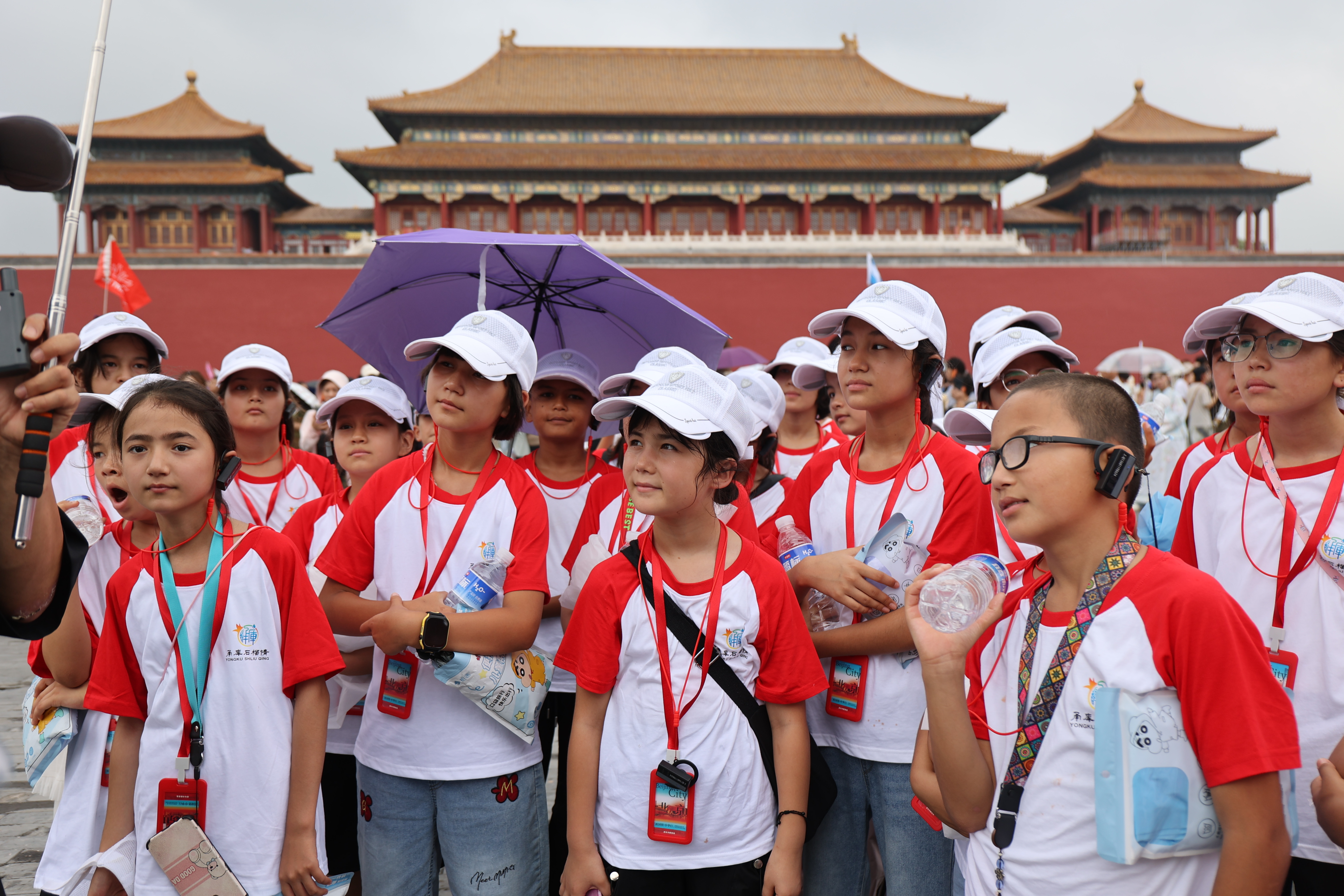 孩子们开心互动。受访者供图
