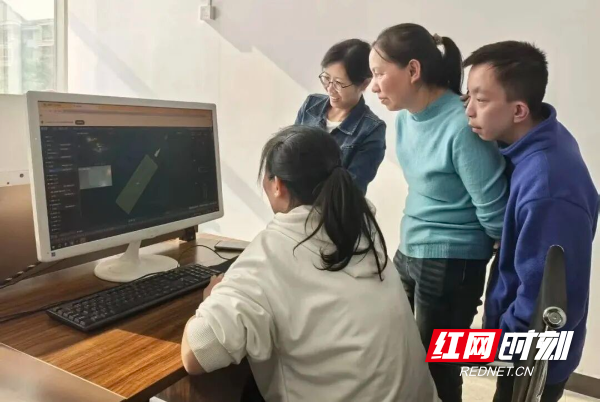 残疾人在长沙市残疾人AI数据标注实训基地实现就业。