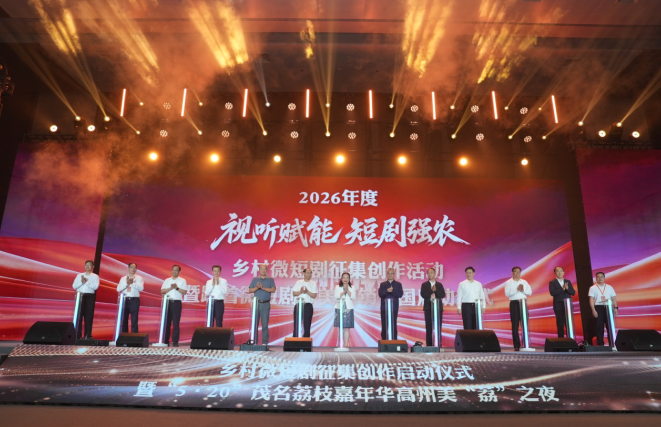 美“荔”之夜,优雅绽放|环球太太佳丽走秀惊艳茂名荔枝嘉年华