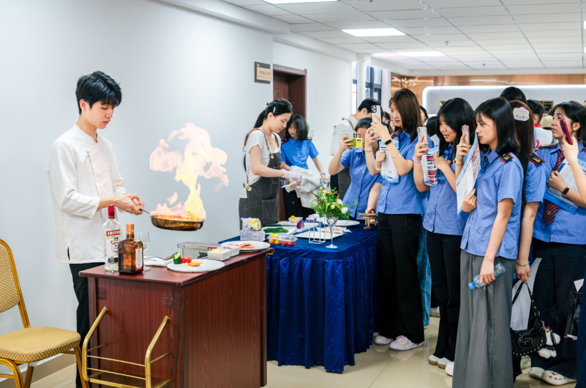 技能闪耀校园 匠心赋能未来——江西旅游商贸职业学院2026年职业教育活动周成果丰硕、亮点纷呈