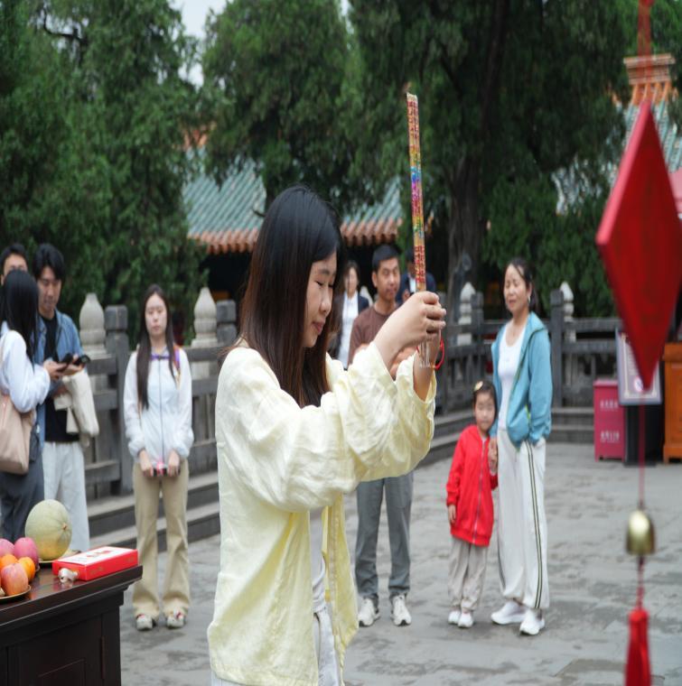 文脉承圣迹祈愿赴前程新东方济南学校曲阜孔庙为高三复读学子高考祈福(图3)