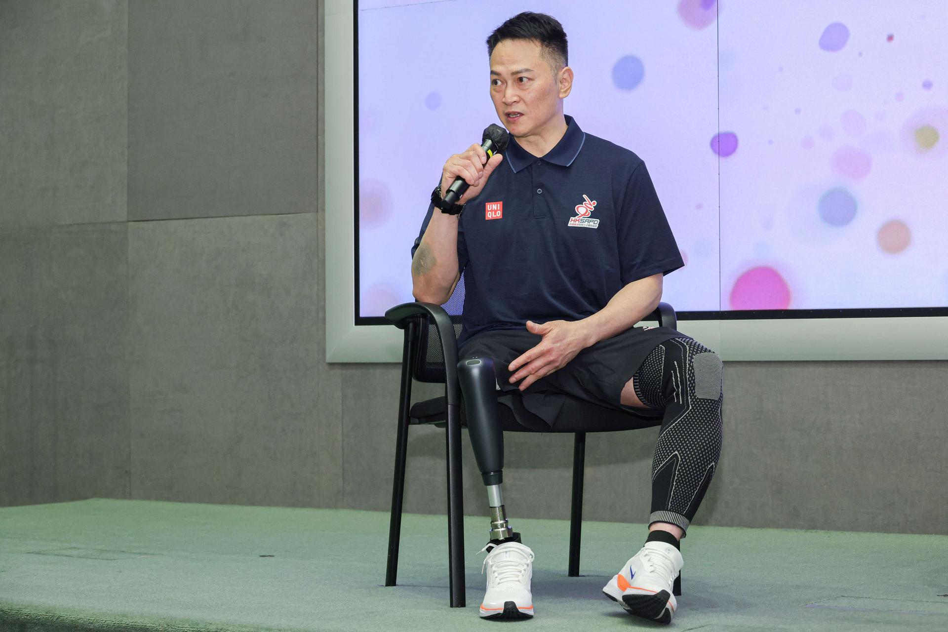 受惠于计划而获安装智能仿生腿的人士分享其体验
