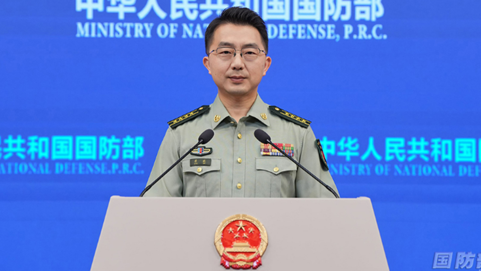中国国防部答凤凰卫视记者问：敦促荷兰严格约束一线海空兵力