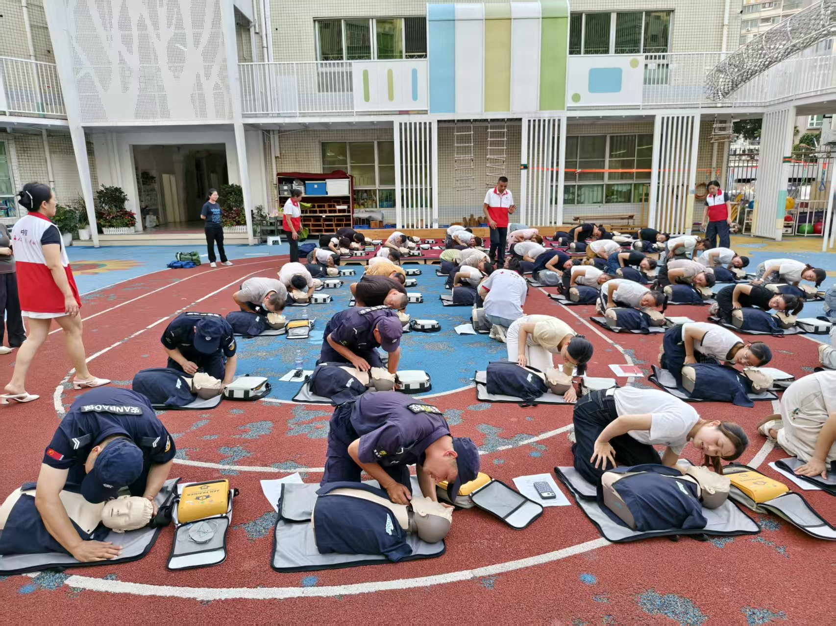 学急救守初心 为生命添温度——径贝社区开展暖心应急救护培训活动