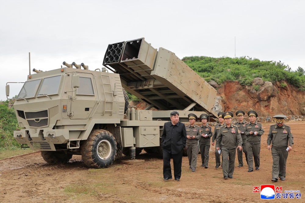 金正恩观摩导弹试验，称朝军战斗力取得重大进步
