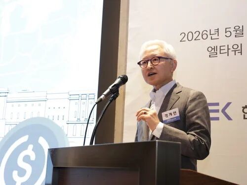 三星电子常任顾问庆桂铉于18日在首尔瑞草区El Tower举行的韩国国家工程院（NAEK）论坛上发表了关于韩国半导体产业战略的主题演讲