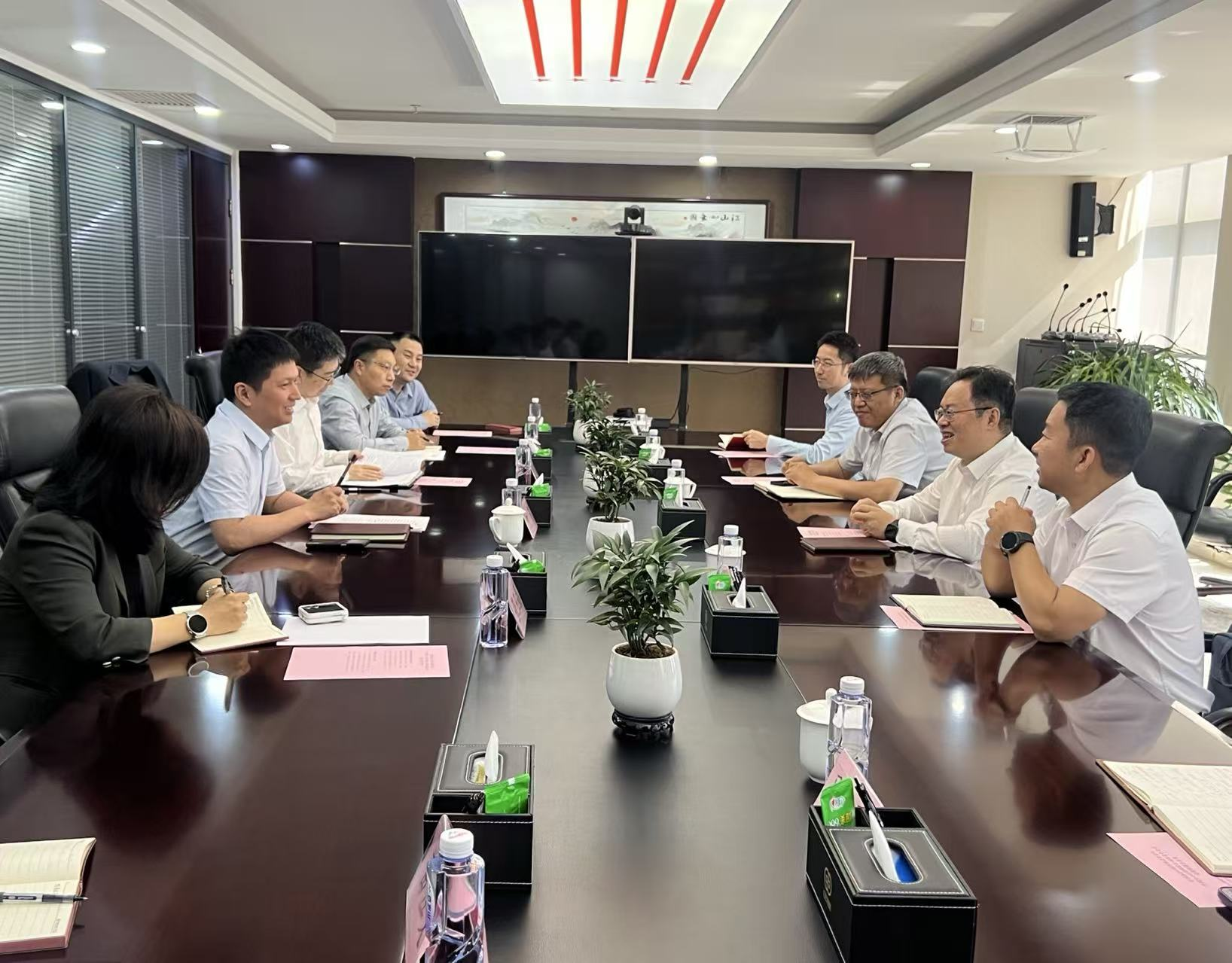 中国进出口银行河北省分行与中信保河北分公司开展同业交流