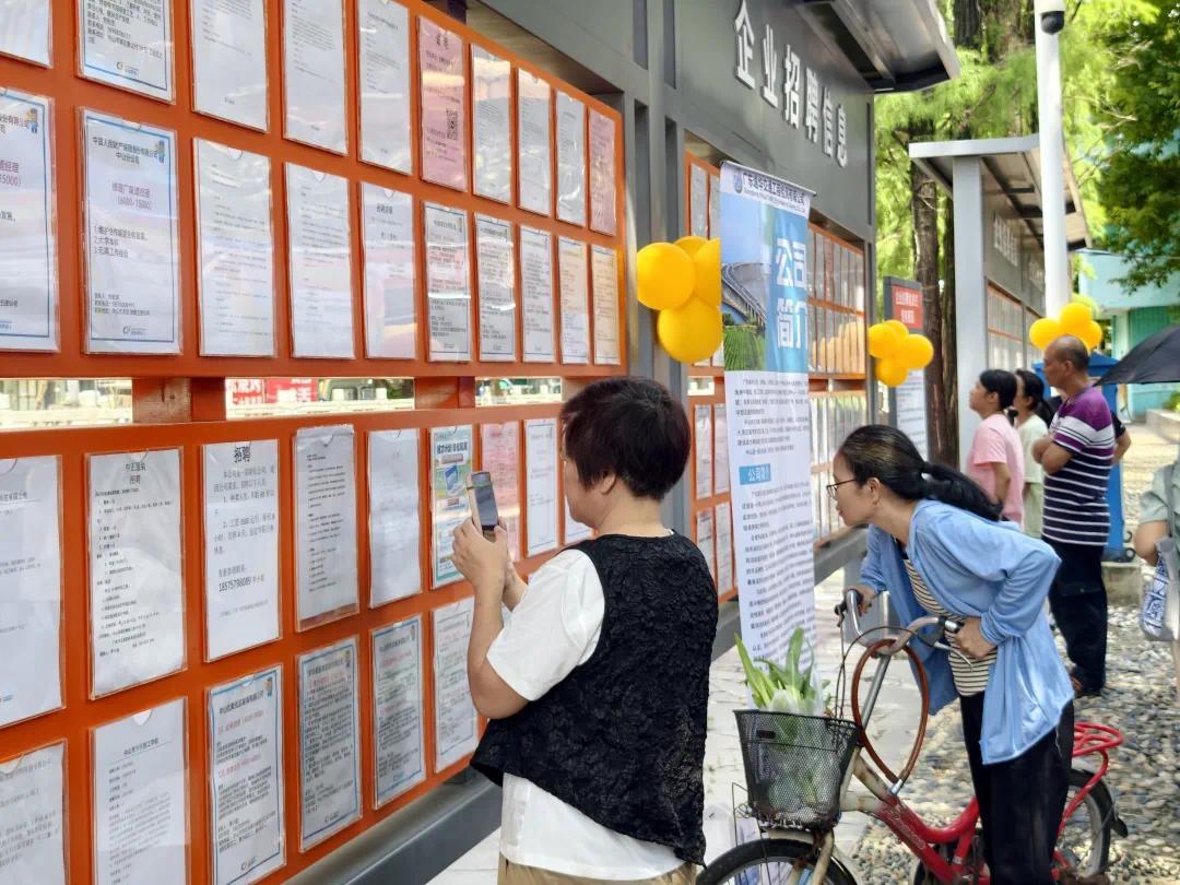 中山首个“招聘墟市”启用 昔日马路边招工变身一站式服务
