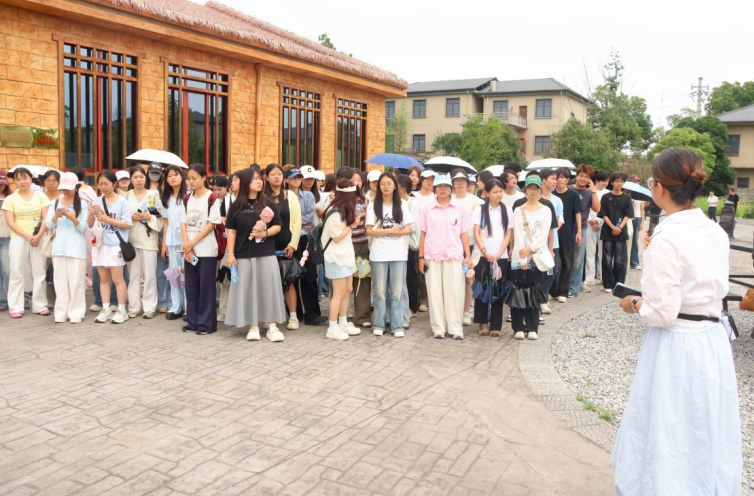 江西师大科学技术学院与“共青·1955”园区共建“大思政课”实践教学基地