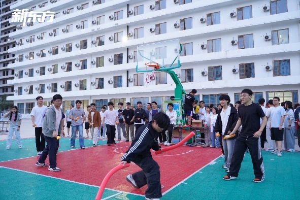 “泉力以赴,圆梦今夏”:济南新东方千名高三学子星光游园会燃情减压